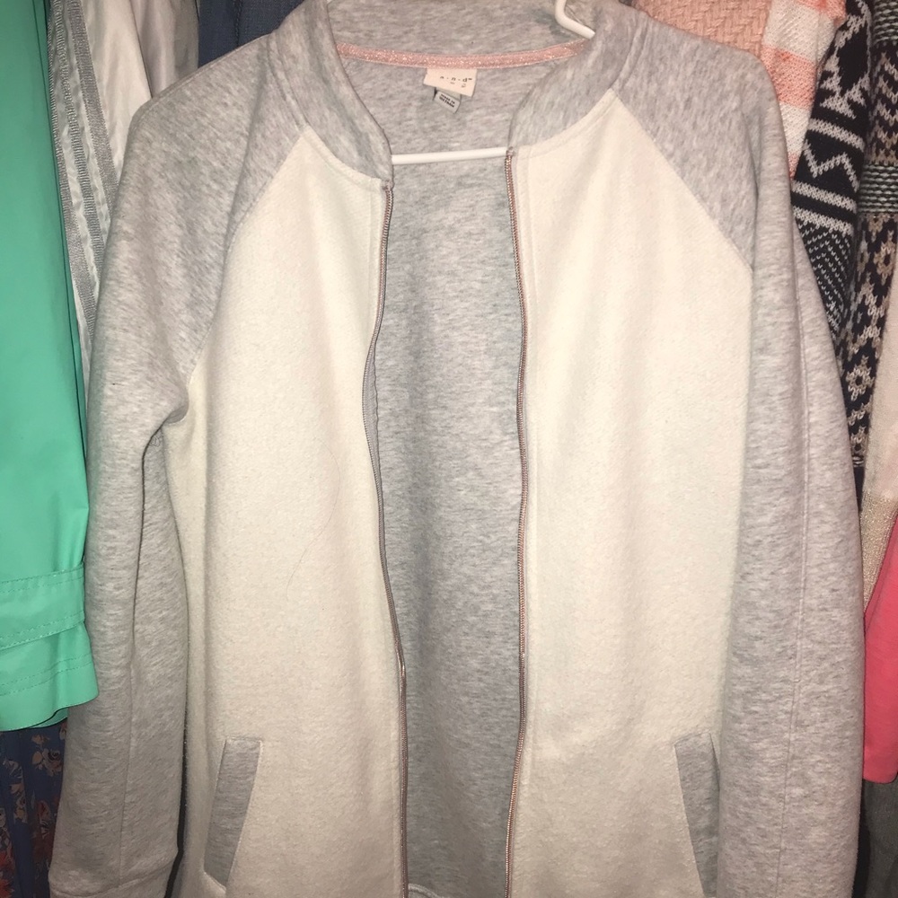 Grey and Cream Jacket with Rose Gold Zipper Sz.S😍